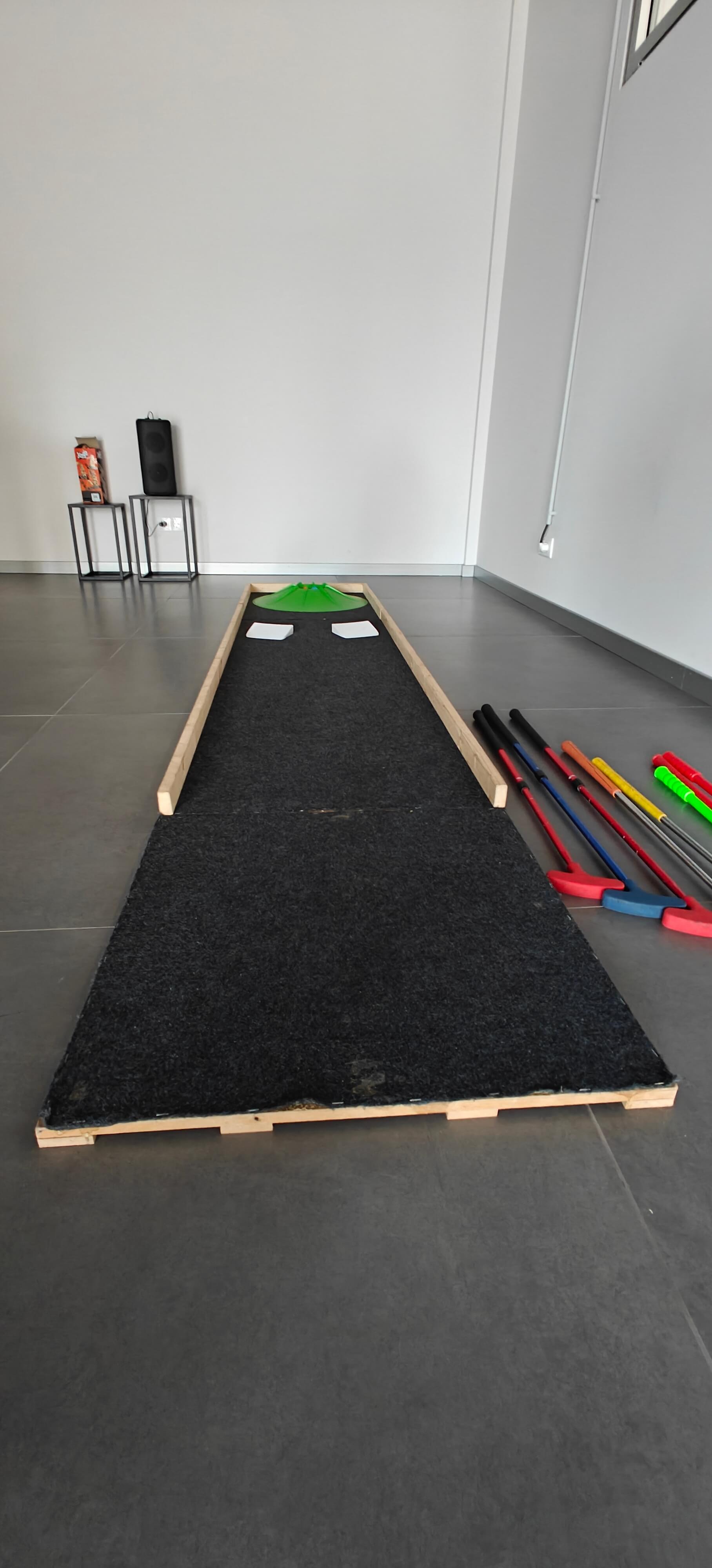Pista de minigolfe indoor